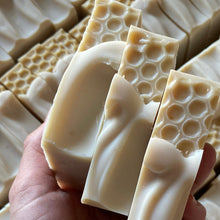 Load image into Gallery viewer, HONEY &amp; COCOA - Natural Soap